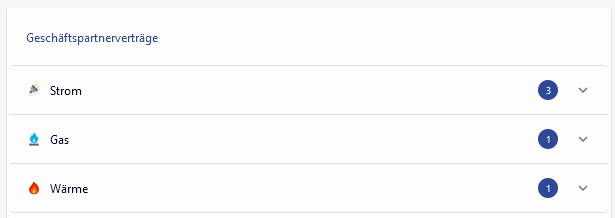 Kachel Geschäftspartnerverträge in der zugeklappten Ansicht. Verträge derselben Sparte werden zusammengefasst. Jede Sparte (hier Strom, Gas, Wärme) besitzen am Ende ein Badge mit der jeweiligen Anzahl der Verträge.