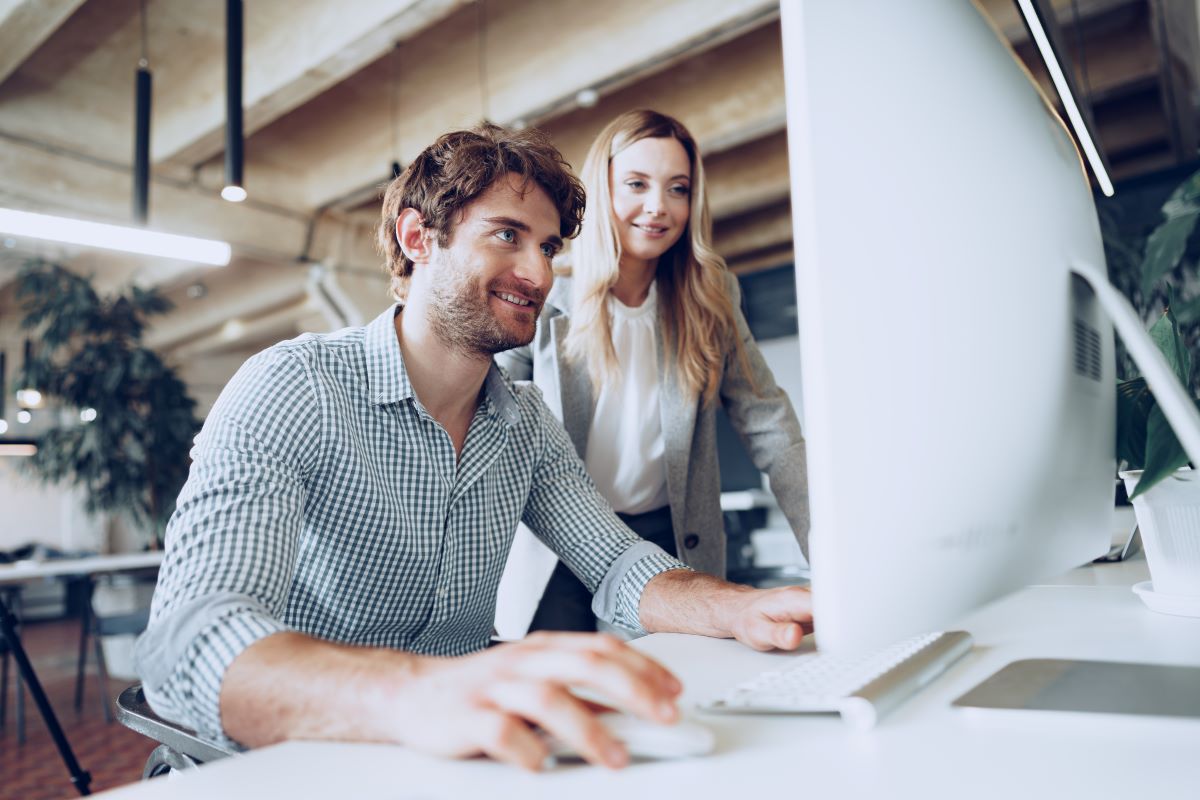 young-business-people-working-together-project-modern-office_1200x800.jpg